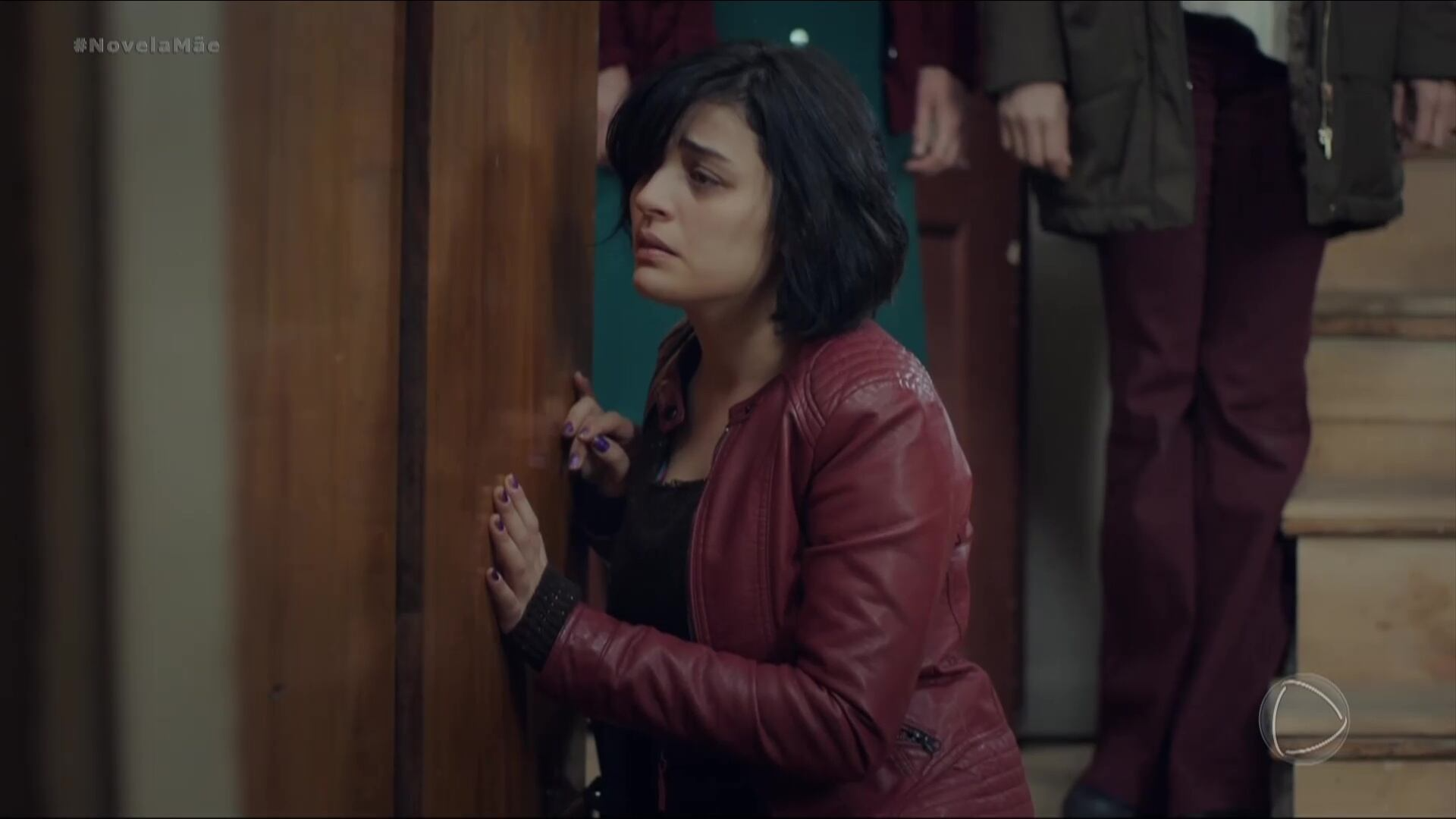 Com medo, Melek foge e se esconde de Sule no armário | Mãe