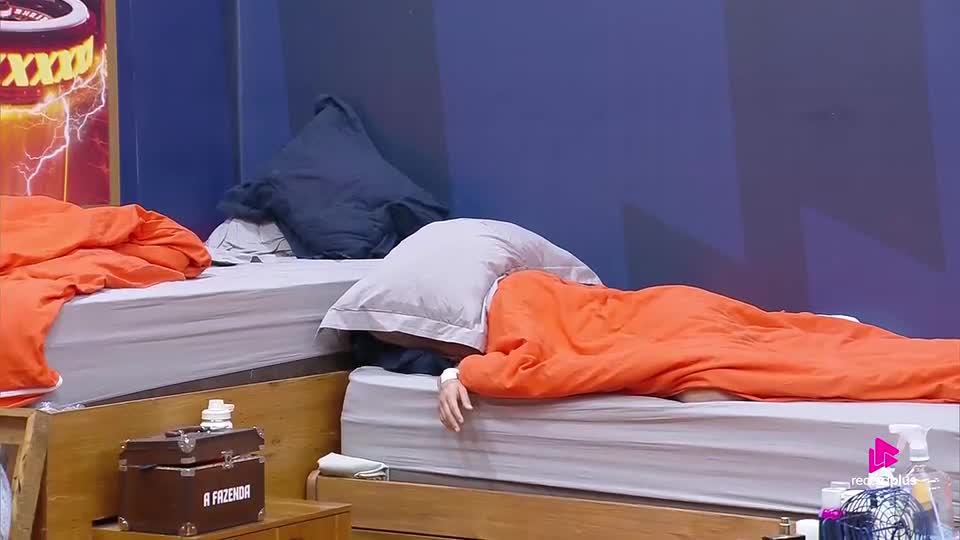 Saory atrapalha sono de Rayane: 'Ninguém ganha R$ 2 milhões dormindo' | A Fazenda 17