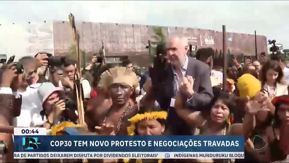 Conflitos em discussões climáticas e protestos indígenas destacam a complexidade da COP30