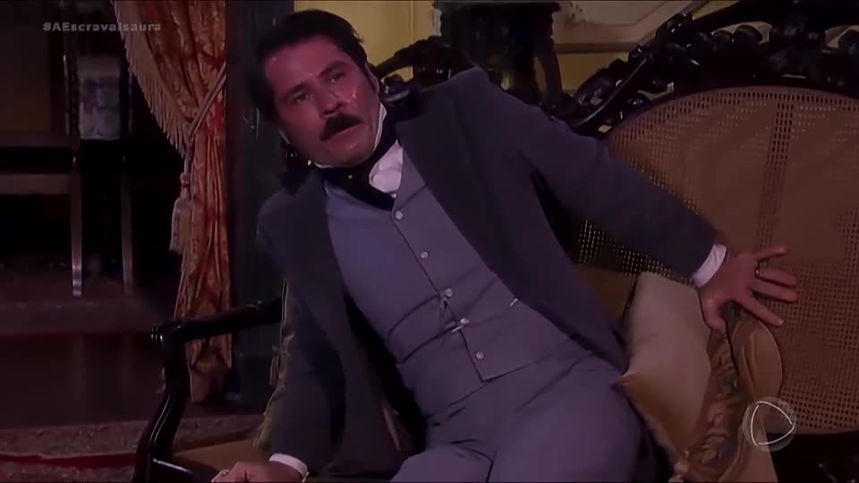 Leôncio começa a ter alucinações após tomar o remédio enviado por Tomásia | A Escrava Isaura