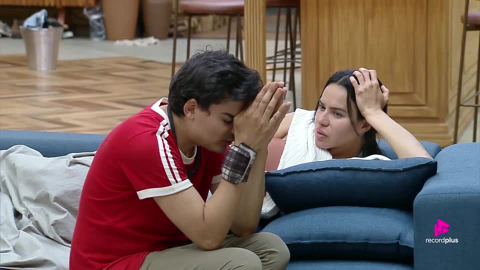 Tàmires afirma que se sente 'invisível' no grupo: 'Eles esquecem que eu existo' | A Fazenda 17