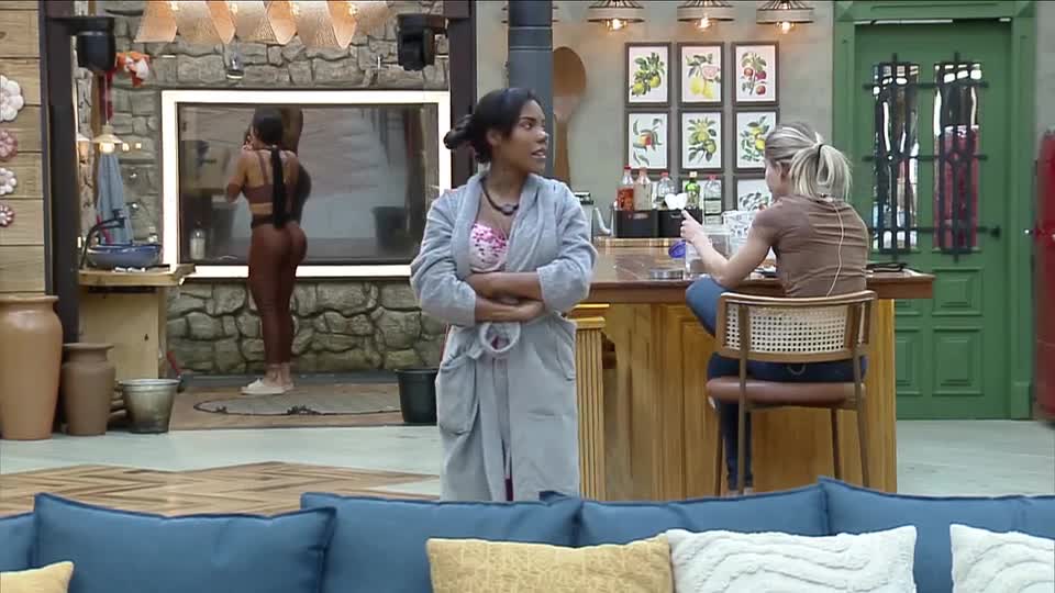 Carol acredita que Rayane esteja queimada por não fazer o trato | A Fazenda 17