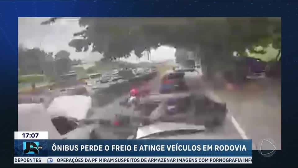 Ônibus causa acidente na rodovia Raposo Tavares e deixa 13 feridos