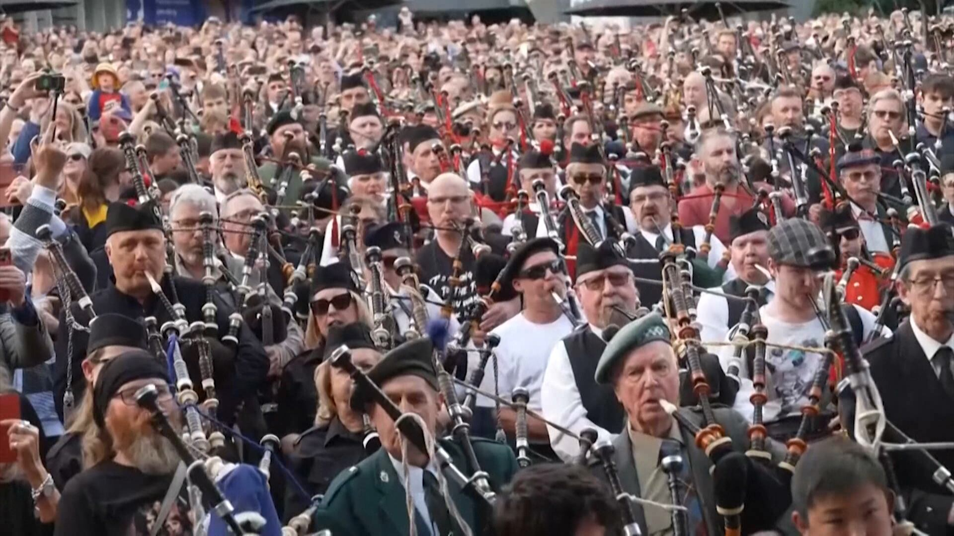 Músicos tocam AC/DC e quebram recorde na Austrália