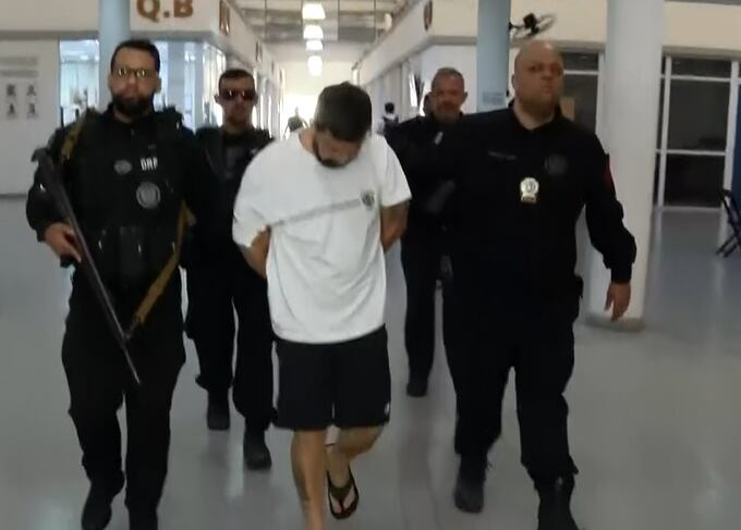 Polícia prende mentor das barricadas em operação no Rio