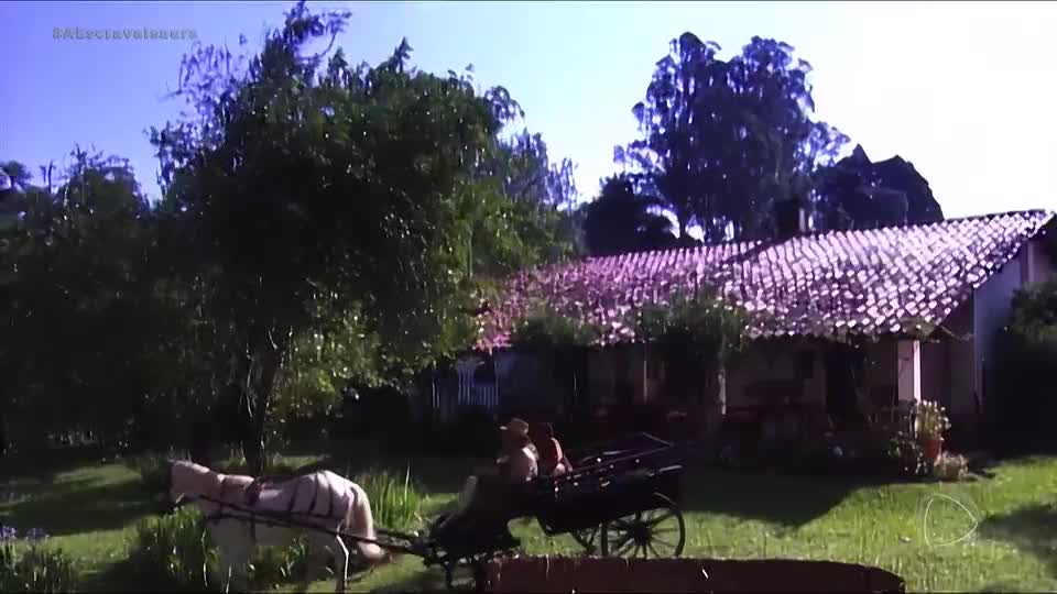 Isaura, Miguel e Pedrinho chegam à chácara que pretendem alugar | A Escrava Isaura