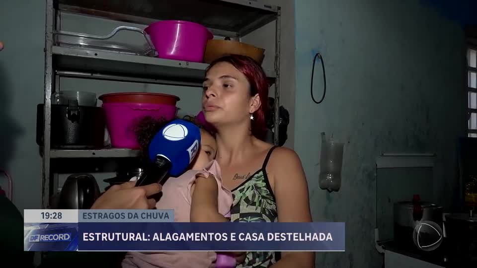 Mãe protege filha enquanto telhado desaba em meio à tempestade que atingiu o DF