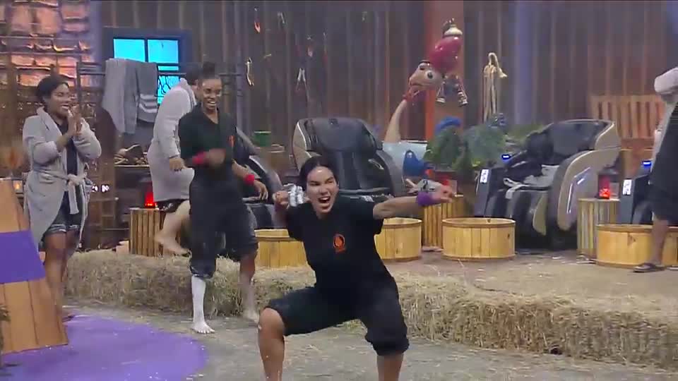 Tàmires desbanca Rayane e vence a Prova de Fogo | A Fazenda 17