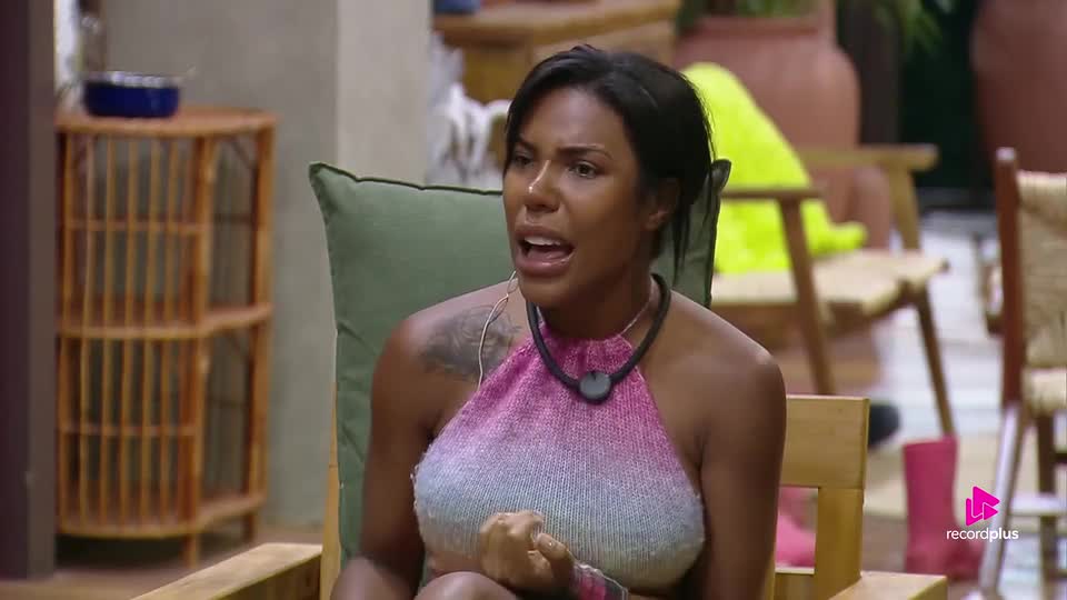 Carol diz que não tem medo de se entregar: 'Só erra quem está jogando' | A Fazenda 17