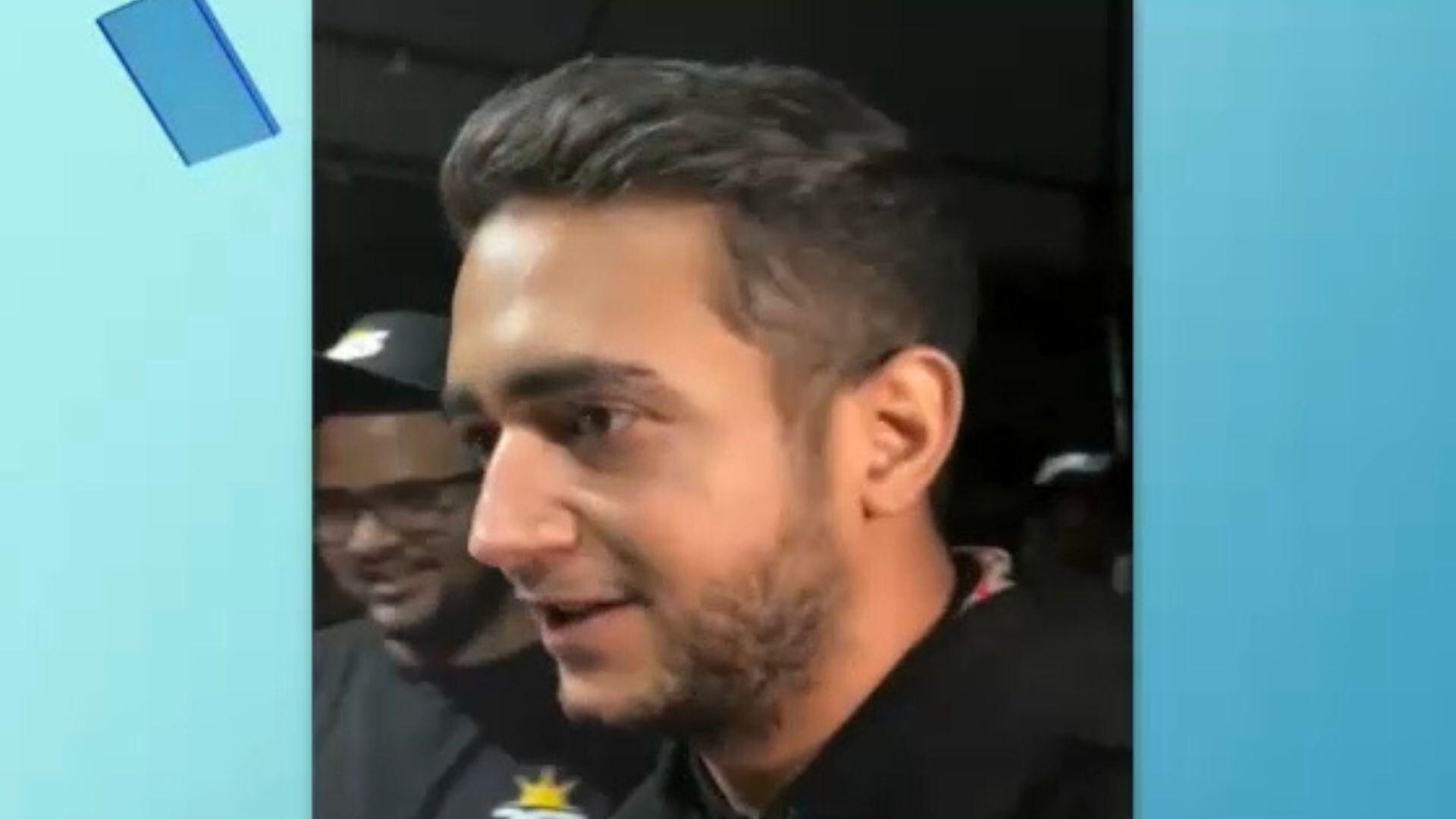 Refrescou? Juliano, da dupla com Henrique, joga água em amigo que dormiu durante festa