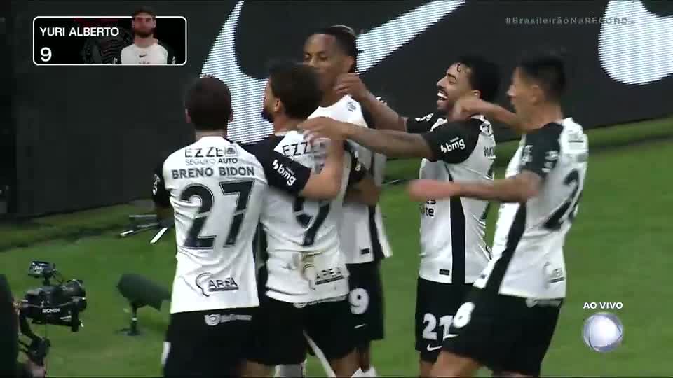 Gol do Corinthians! Breno Bidon sofre pênalti e Yuri Alberto converte para abrir o placar