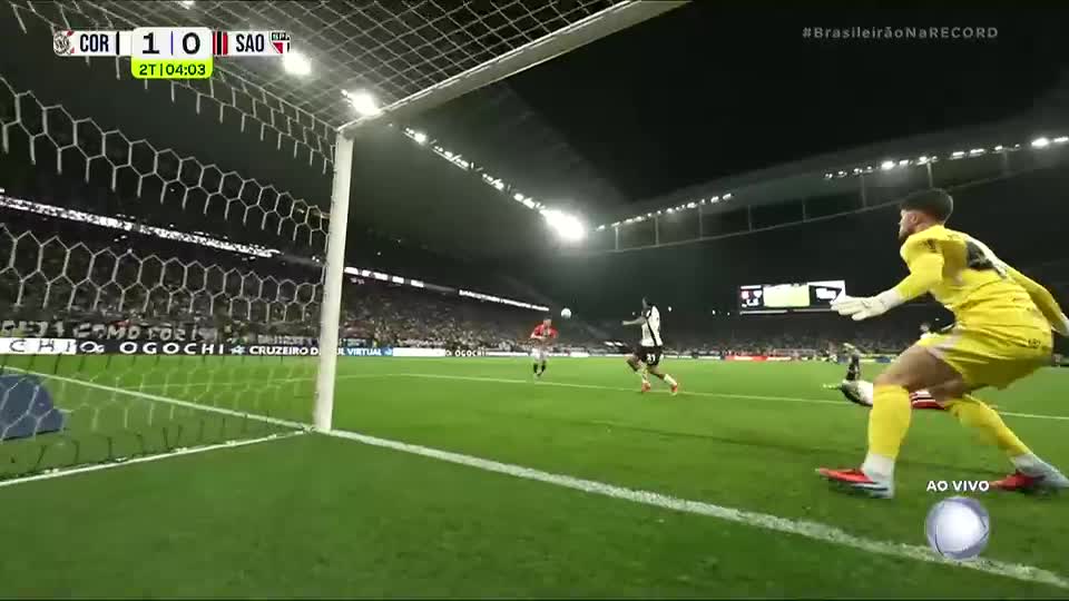 Matheus Bidu salva 'gol certo' de Cédric e empate do São Paulo na Neo Química Arena