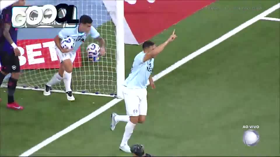 Gol do Grêmio! Carlos Vinícius mantém tricolor vivo no jogo contra o Botafogo
