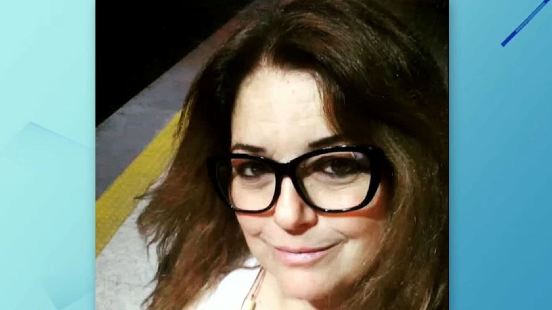 Regininha Poltergeist vende brigadeiros e trabalha como cabeleireira para pagar o aluguel