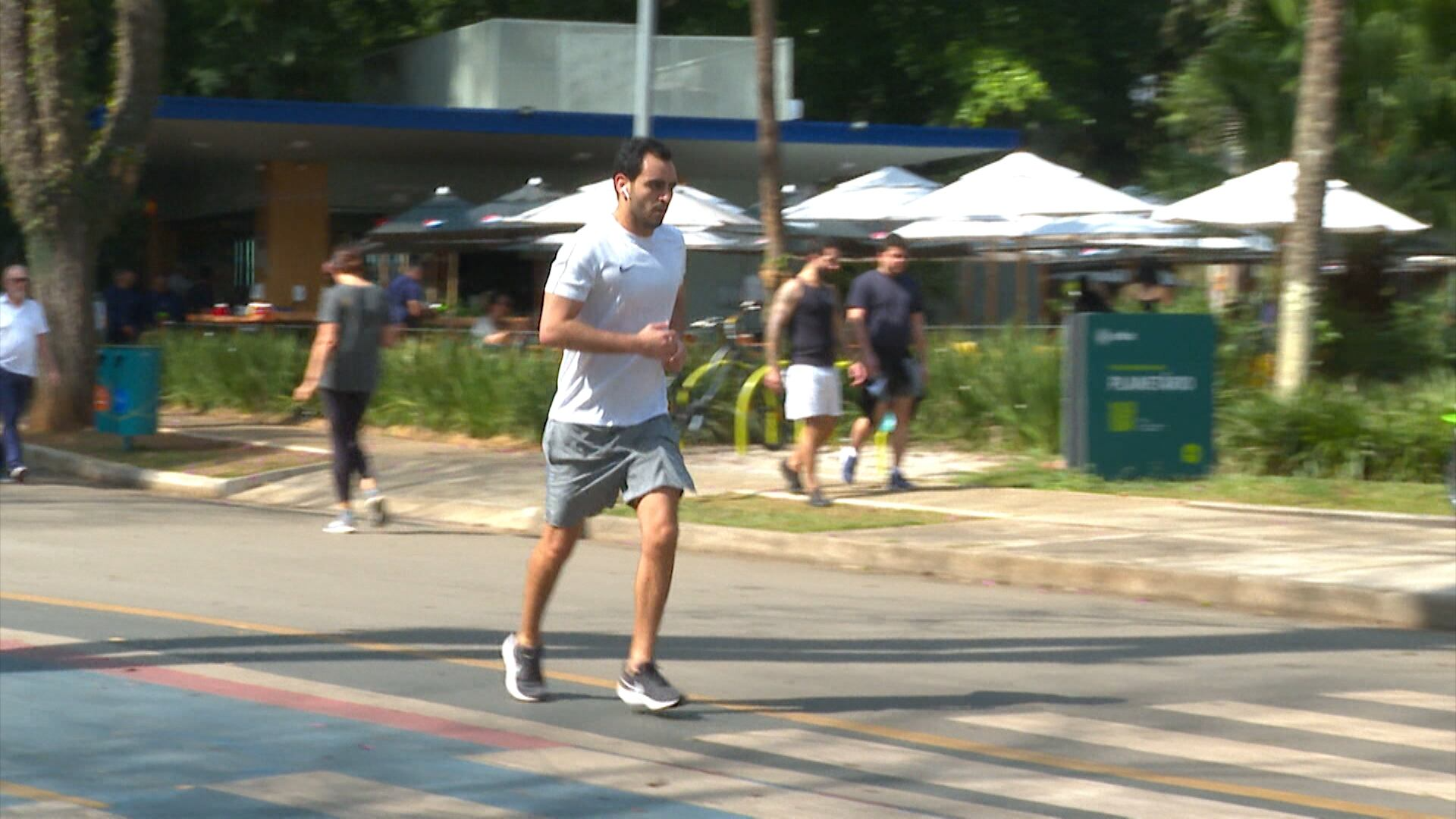 Sono de qualidade reduz risco de lesão para corredores, diz pneumologista