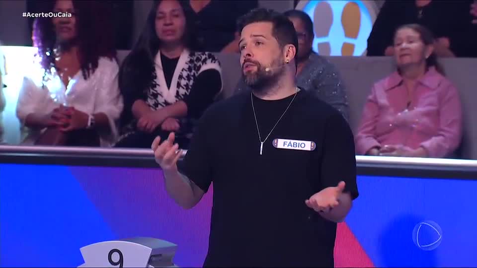 Fábio Lins vai mal na geometria e acaba no buraco