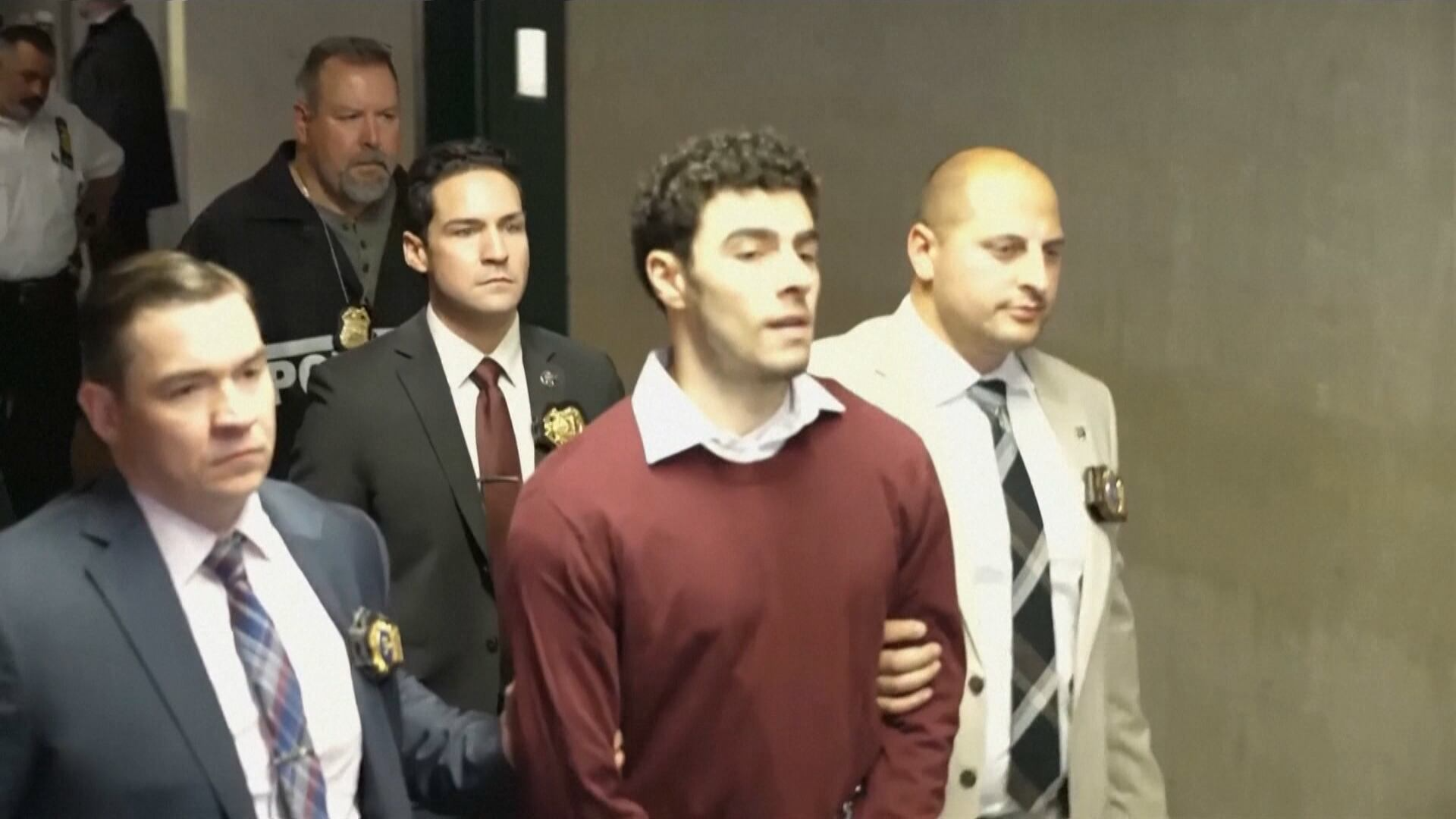 Luigi Mangione volta ao tribunal um ano depois do crime