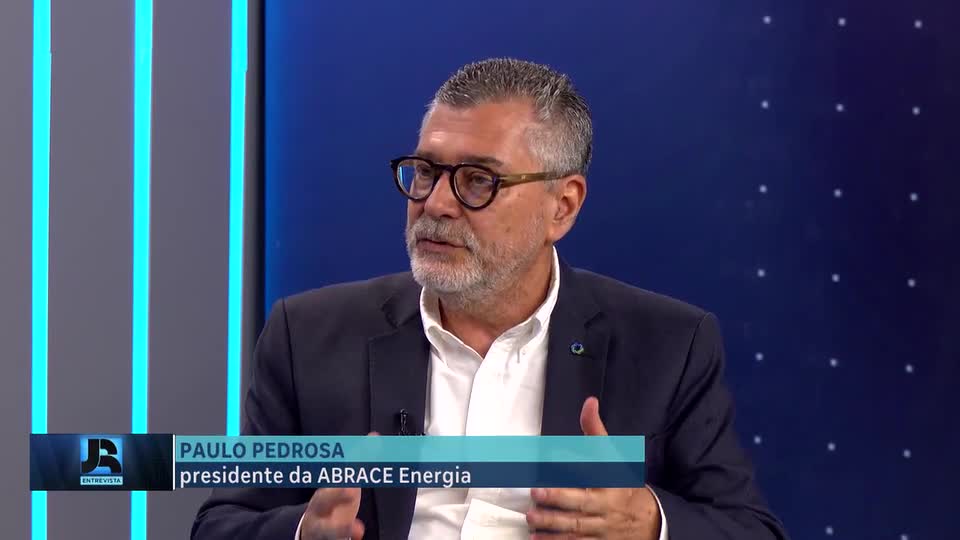 JR ENTREVISTA: Brasil pode ter apagão mesmo com sobra de energia solar, alerta dirigente do setor