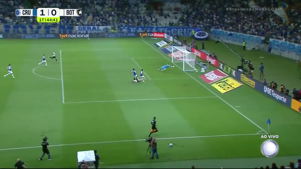 Cássio milagreiro! Botafogo puxa contra-ataque e Artur chuta para defesaça do goleiro