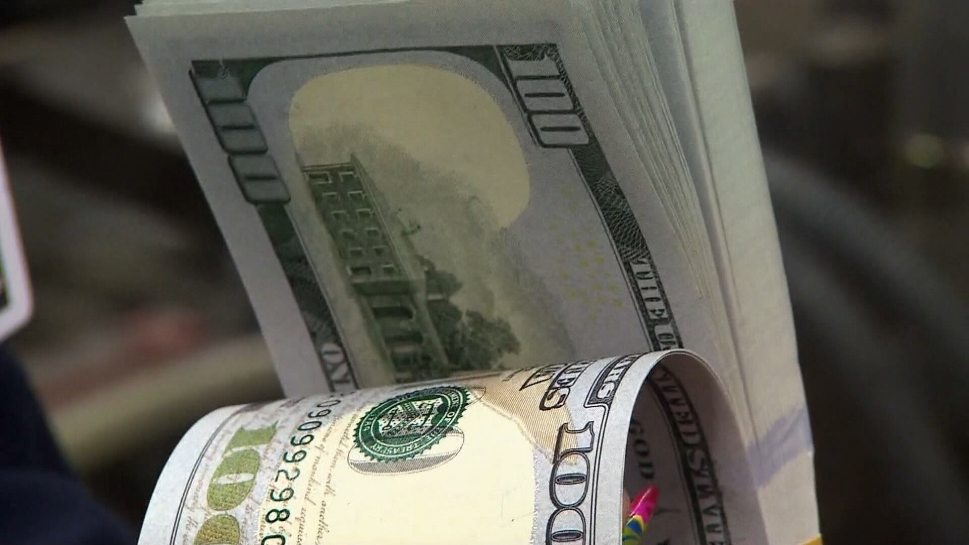 Bolsa de valores volta a bater recorde e supera 164 mil pontos com influência dos EUA