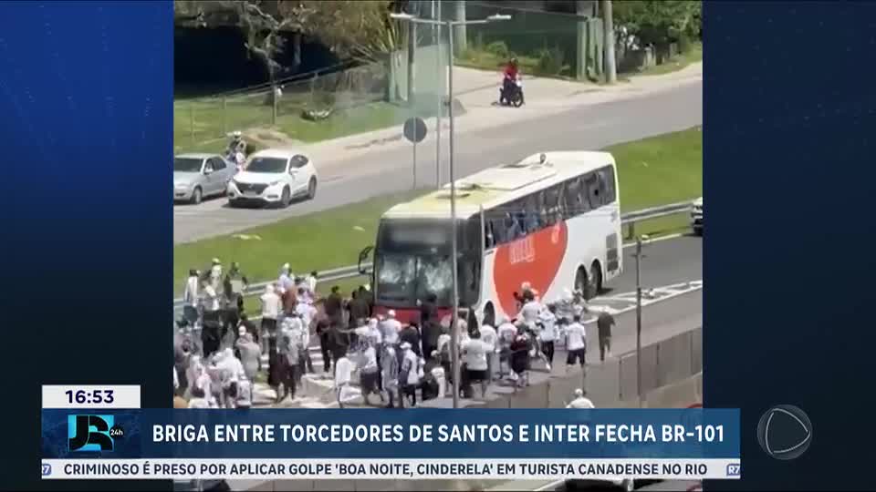 Confronto entre torcidas bloqueia trecho da BR-101 no litoral norte de Santa Catarina
