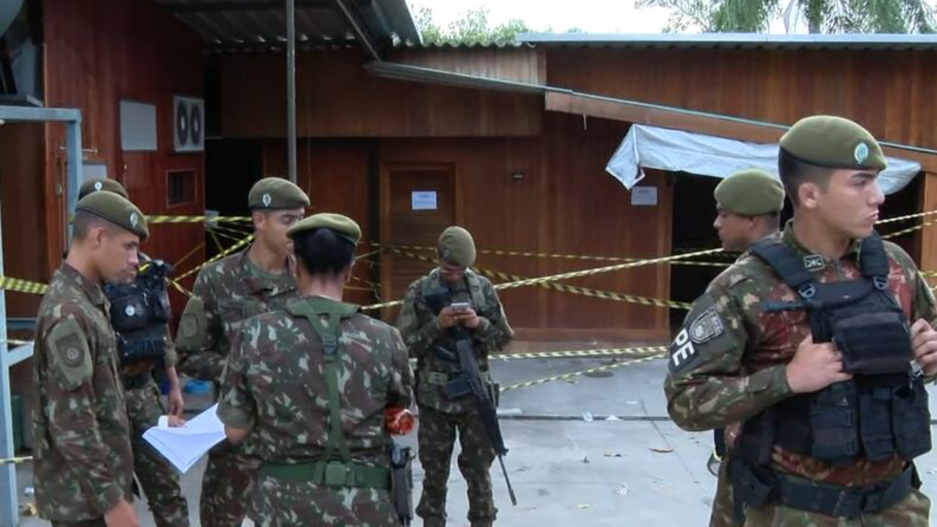 Exército fecha restaurante em Barra de Guaratiba após reintegração de posse
