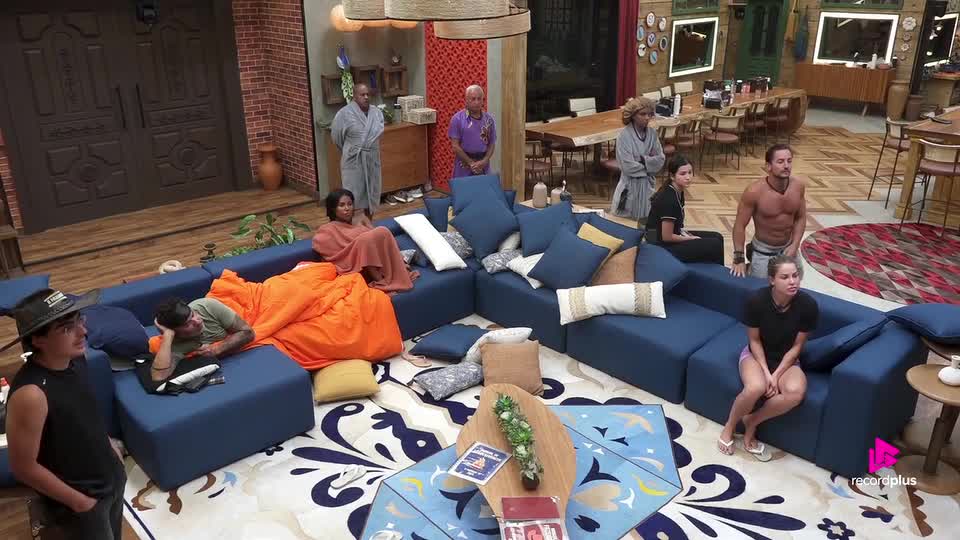 Peões recebem segunda punição do dia e ficarão 48 horas sem água quente | A Fazenda 17