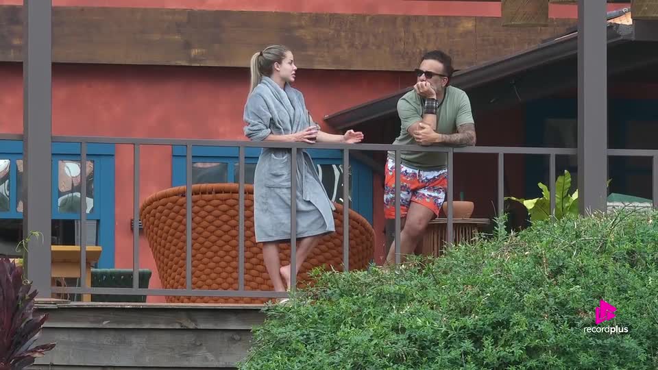 Após conselhos para Dudu, Fabiano conversa com Saory | A Fazenda 17