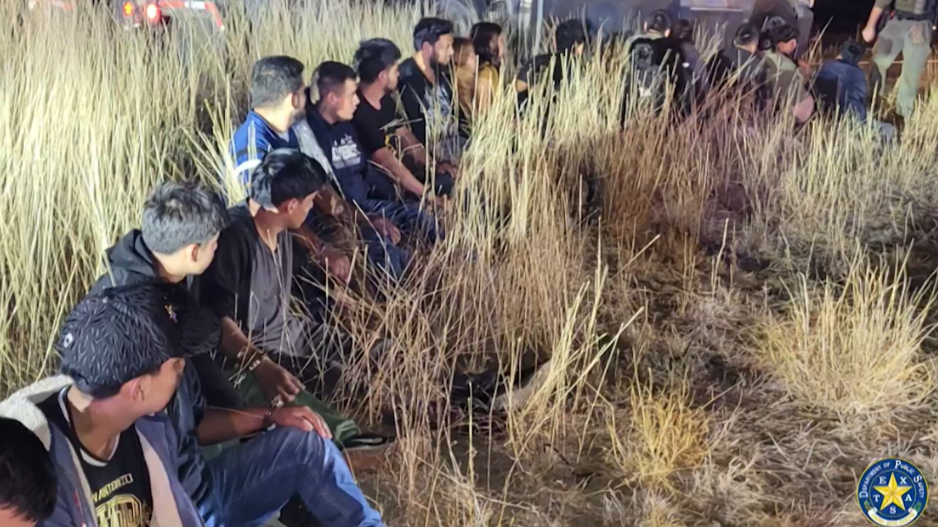 Imigrantes ilegais são encontrados dentro de um caminhão