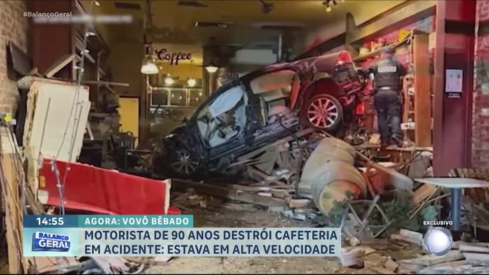 Motorista de 90 anos, sob suspeita de embriaguez, destrói cafeteria em acidente na Califórnia
