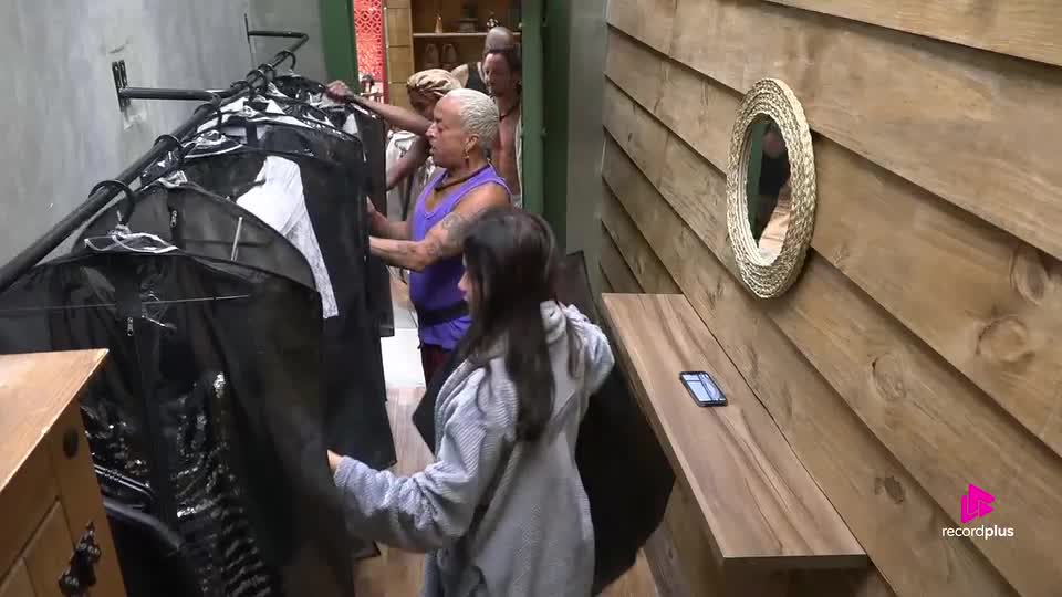 Peões começam preparativos para a festa do top 9 da edição | A Fazenda 17