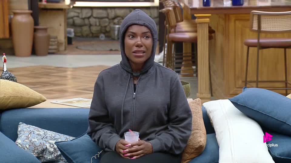 Carol expõe cansaço: 'Falta só um surto para completar o pacote' | A Fazenda 17