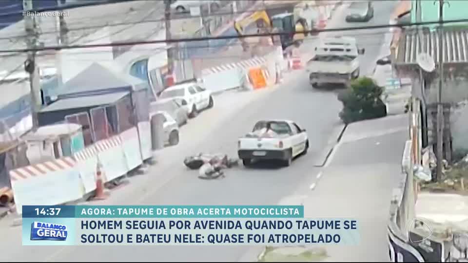 Motociclista é atingido por tapume solto de obra da Sabesp em São Paulo
