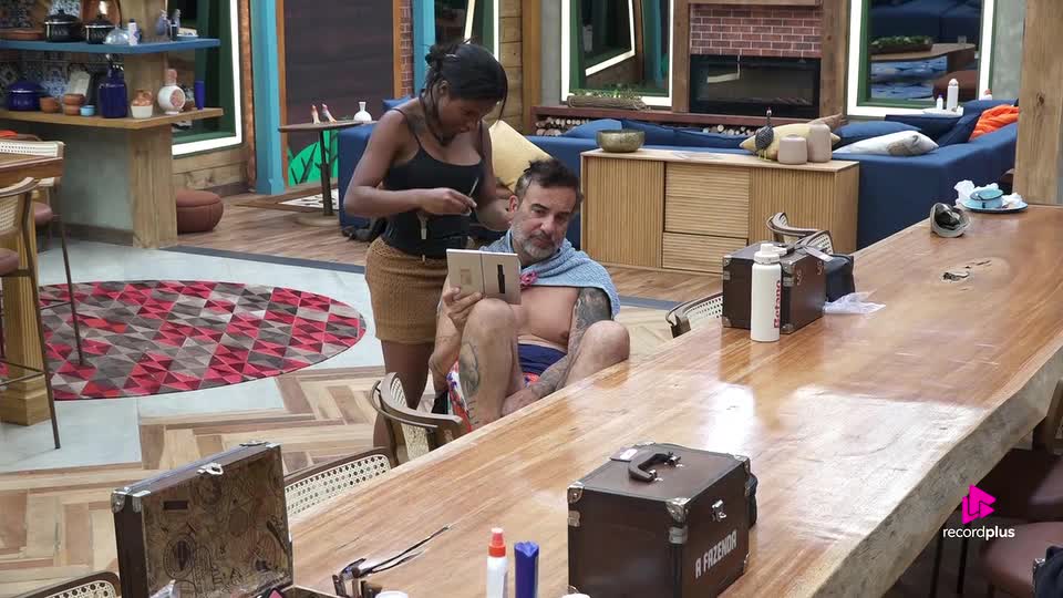 Carol abre o coração para Fabiano: 'Você foi um pai para mim' | A Fazenda 17