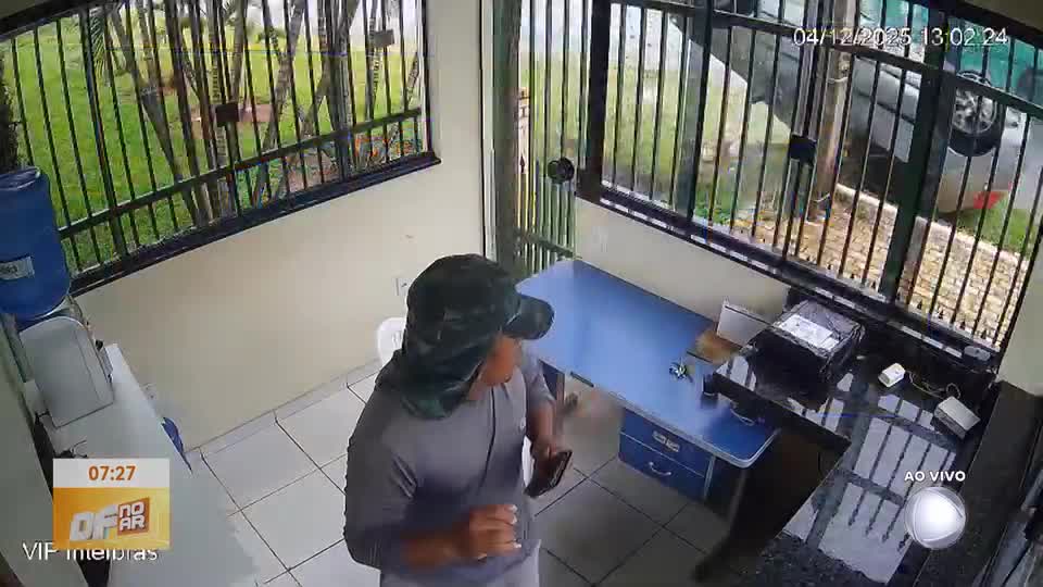 Susto na BR-020 sentindo Plano Piloto: carro capota e quase atinge guarita de condomínio