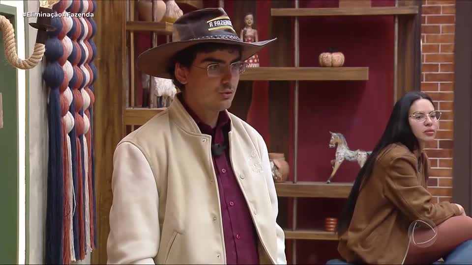 'A Saory não gosta que você fique perto de mim', diz Dudu para Tàmires | A Fazenda 17