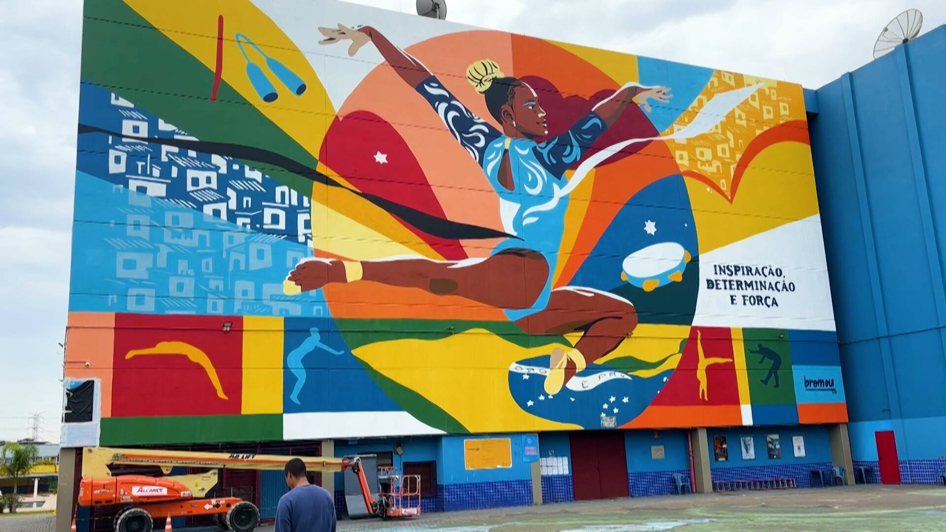 Mural gigante em homenagem à Rebeca Andrade é inaugurado