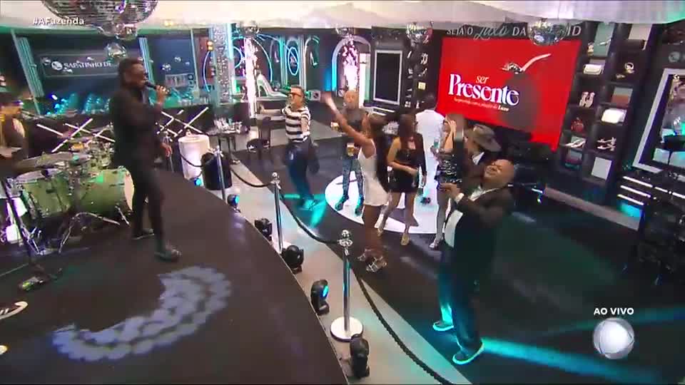 Banda Serial Funkers comanda show ao vivo na Sede | A Fazenda 17