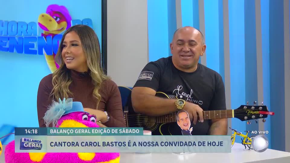 Cantora Carol Bastos relembra início precoce na música e celebra fase de agenda lotada