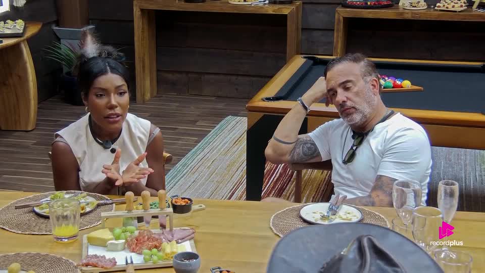 Carol detona Mesquita em conversa no Rancho: 'É um vigarista' | A Fazenda 17