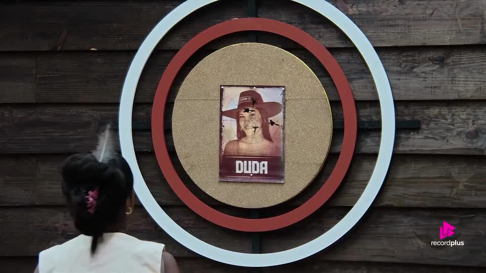 Dardos e críticas: ex-aliados colocam Duda na mira do tiro ao alvo | A Fazenda 17