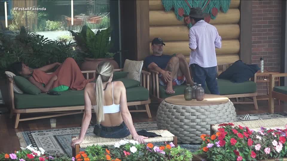 Aliados afirmam que Duda e Mesquita não se dedicam ao reality | A Fazenda 17