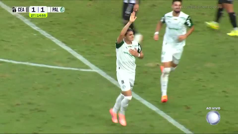 Gol do Palmeiras! Facundo Torres bate falta rasteira e engana Bruno Ferreira para virar