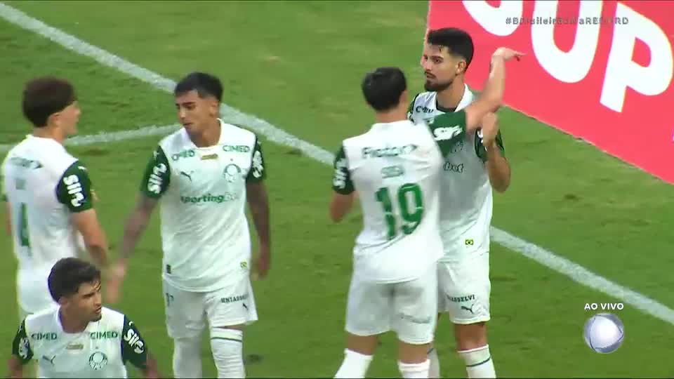 Gol do Palmeiras! Alviverde faz jogada trabalhada e Jefté cruza para Flaco López ampliar
