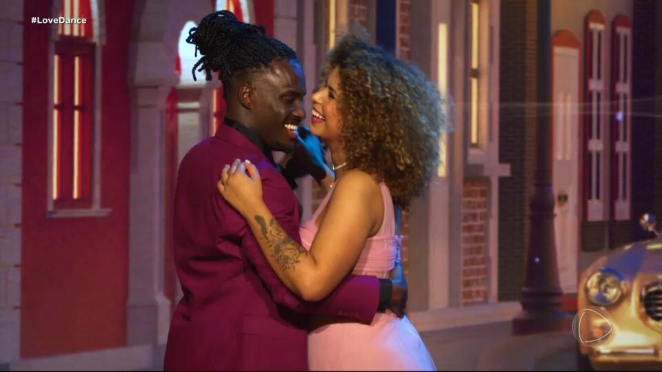 Reencontro com a ex! Jonathan tenta provar que mudou para reconquistar Paula no Love & Dance