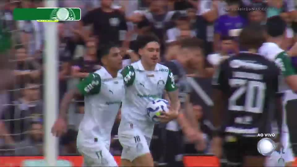 Gol do Palmeiras! Facundo Torres acerta belo chute 'sem pulo' para empatar no Castelão