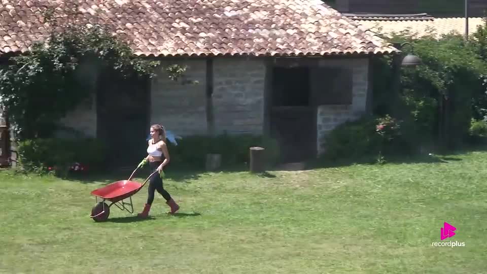 Saory Cardoso exalta Dudu Camargo: 'É magrinho mas tem conteúdo' | A Fazenda 17