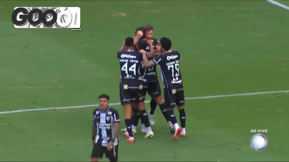 Gol do Ceará! Pedro Raul escora passe de cabeça e, sem goleiro, não perde