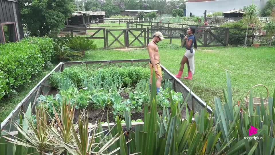 'Bate o sinal e vai embora': Carol segue firme nas críticas a Mesquita durante trato | A Fazenda 17