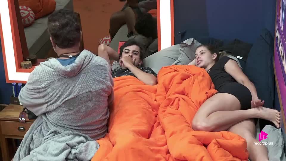 Saory argumenta que Mesquita deve sair antes de Duda: 'Quem está queimado é ele' | A Fazenda 17